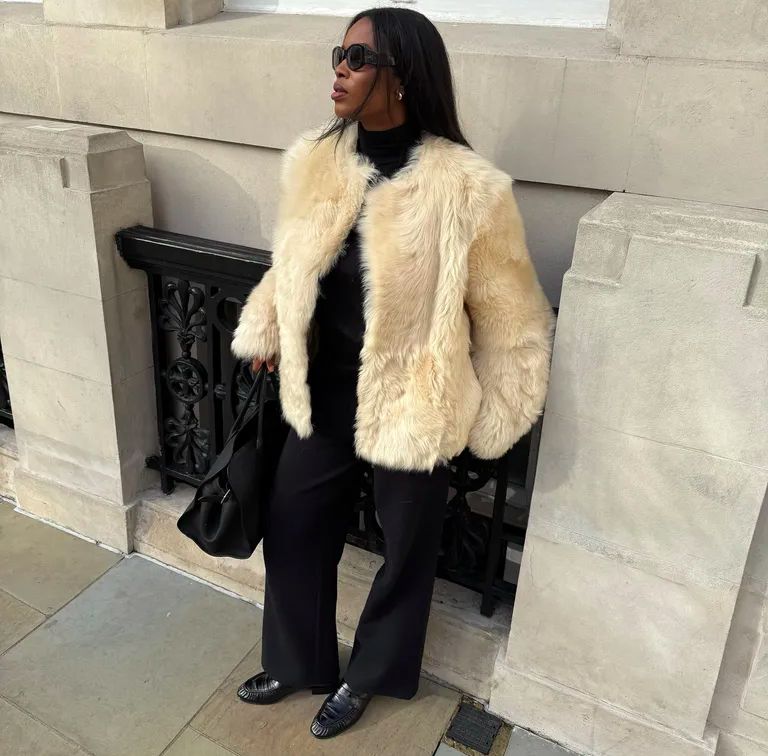 Как выбрать идеальную шубу из экомеха и с чем её носить?