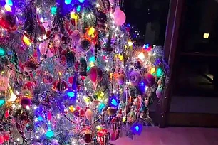 Бенни Бланко удивил Селену Гомес гламурными новогодними ёлками