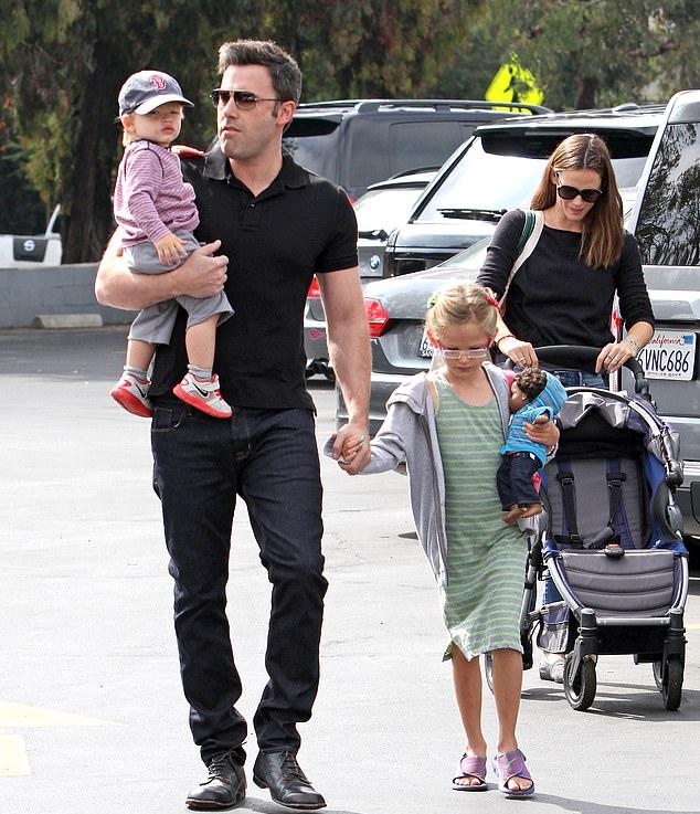 Дженнифер и Бена объединяет давняя история, и они всегда останутся близкими.