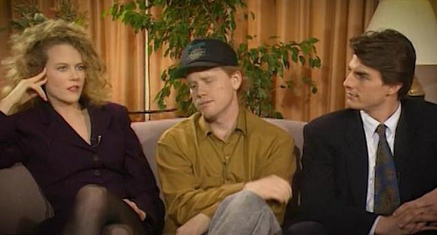 На кадрах 1992 года, где Кидман продвигает «Далеко-далеко» с тогдашним мужем Томом Крузом, Пол Холмс спрашивает её об отношениях.