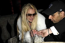 Бритни Спирс опубликовала загадочный пост о «страдании» и «тьме» на фоне растущих опасений по поводу её благополучия