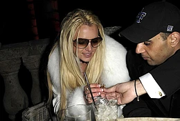 Бритни Спирс опубликовала загадочный пост о «страдании» и «тьме» на фоне растущих опасений по поводу её благополучия