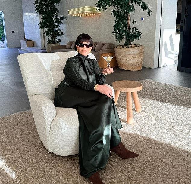 Крис Дженнер предстала почти неузнаваемой на семейных фото в честь Дня благодарения