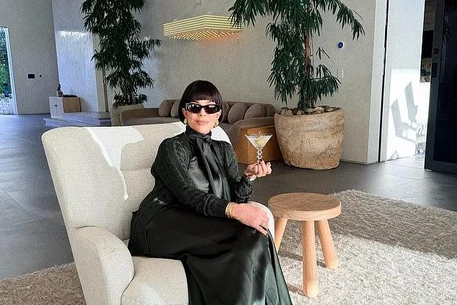 Крис Дженнер предстала почти неузнаваемой на семейных фото в честь Дня благодарения