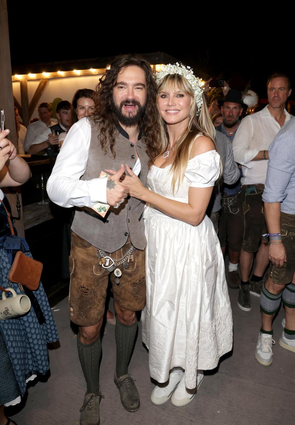 Хайди Клум с мужем Томом Каулитцем наслаждаются Октоберфестом.