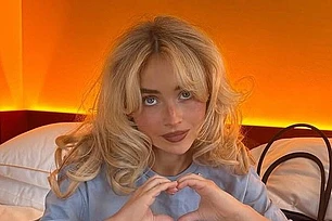 Сабрина Карпентер пережила символический момент, словно замкнувший круг, встретившись за кулисами со своим давним кумиром сэром Полом Маккартни во время одного из последних концертов его тура GOT BACK