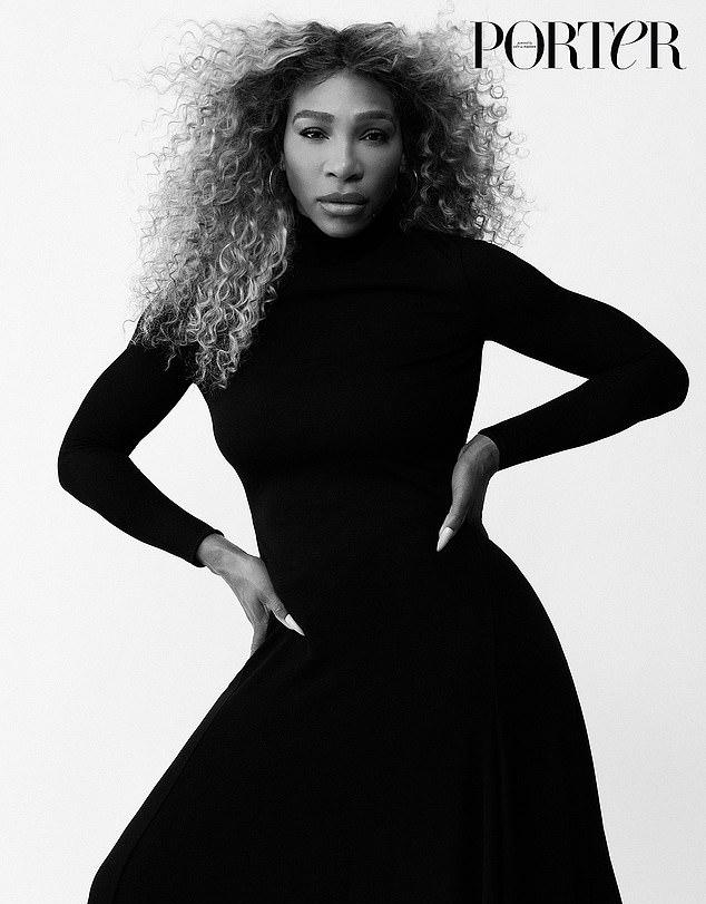 Теннисная икона с уверенностью позировала журналу в модных образах, включая черное облегающее платье, идеально подчеркивающее ее безупречные формы.