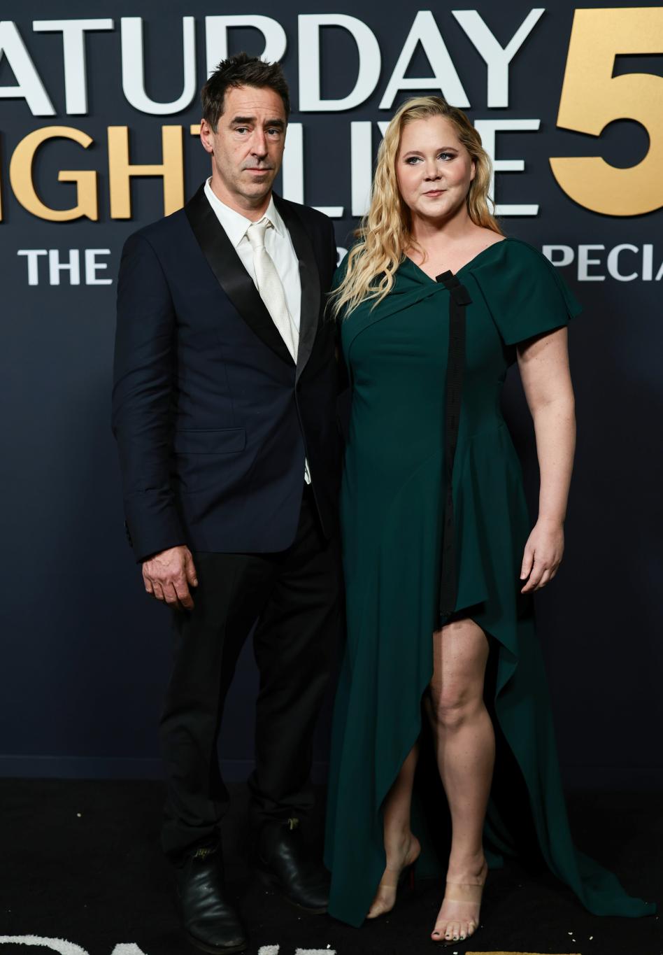 Крис Фишер и Эми Шумер на SNL50: Юбилейный спецвыпуск.