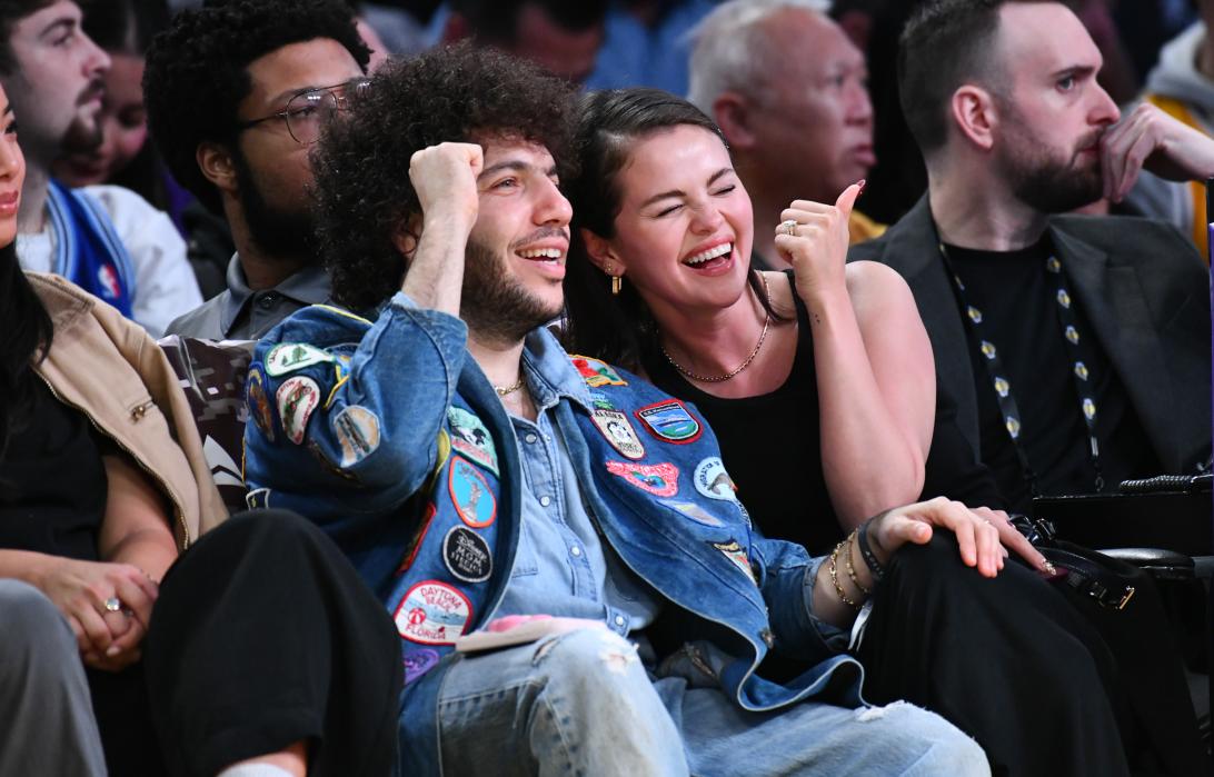 Бенни Бланко и Селена Гомес были замечены на матче «Лейкерс».