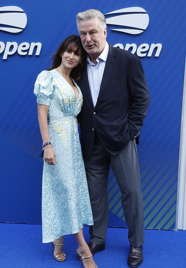 Она и Алек на терапии из-за 26-летней разницы в возрасте, призналась, что потеряла себя после брака (август).