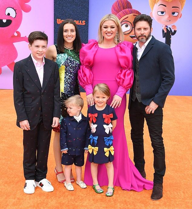 После рождения Ривер (2014) и Ремингтона (2016), Кларксон подала на развод в 2020 из-за «непримиримых разногласий» (фото 2019).