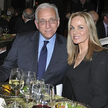 Отец миллиардерши Николы Пельтц, Нельсон Пельтц, оштрафован на 8 250 долларов (и сумма продолжает расти) за тайный корт для паделя в своем особняке во Флориде