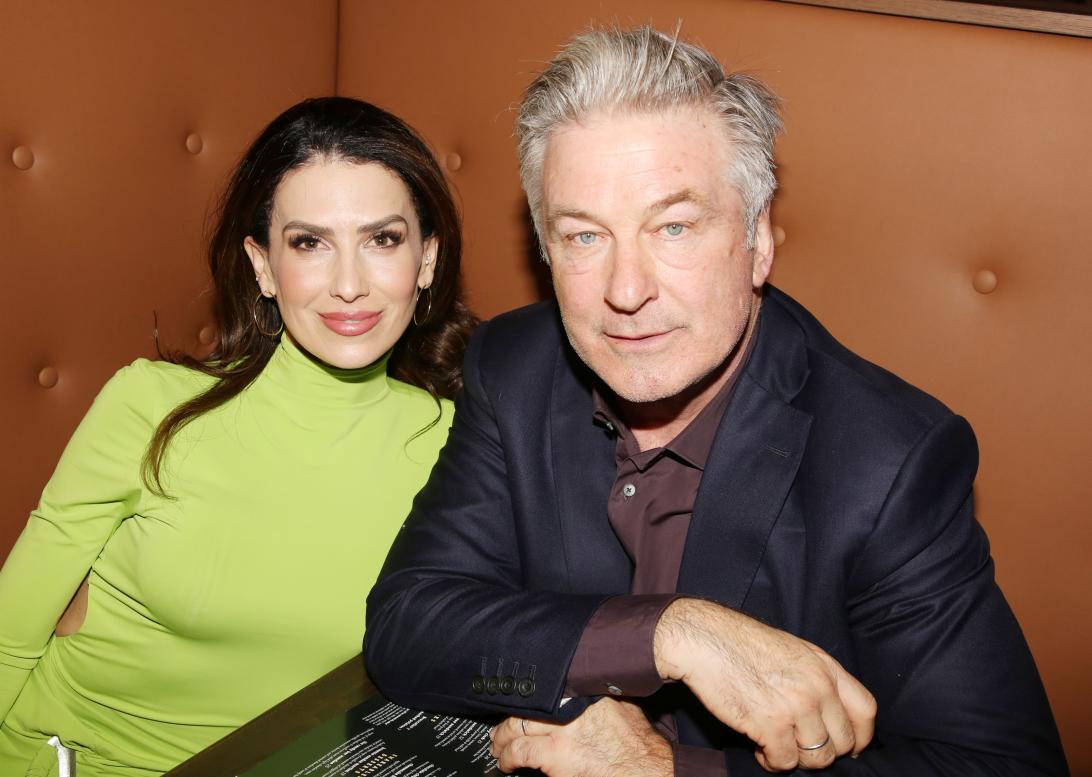 Хилария Болдуин устроила жаркую тренировку ягодиц в красном нижнем белье