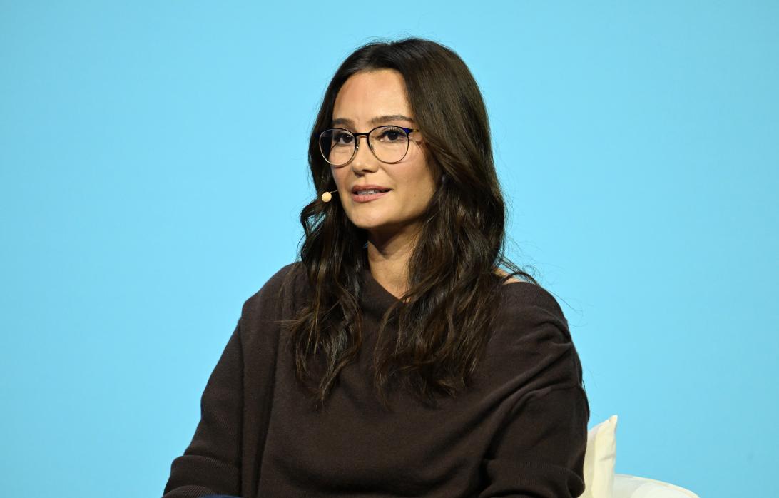 Эмма Хеминг не сдержала эмоций, обсуждая трудности переезда ее мужа Брюса Уиллиса в отдельный дом на фоне его борьбы с деменцией