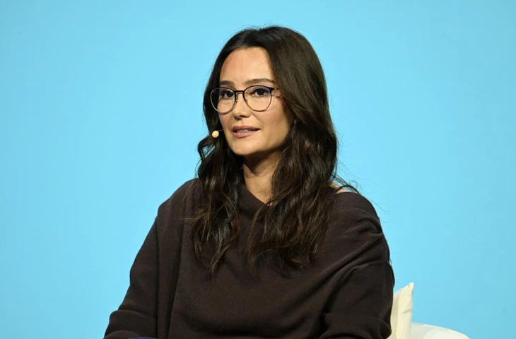 Эмма Хеминг не сдержала эмоций, обсуждая трудности переезда ее мужа Брюса Уиллиса в отдельный дом на фоне его борьбы с деменцией