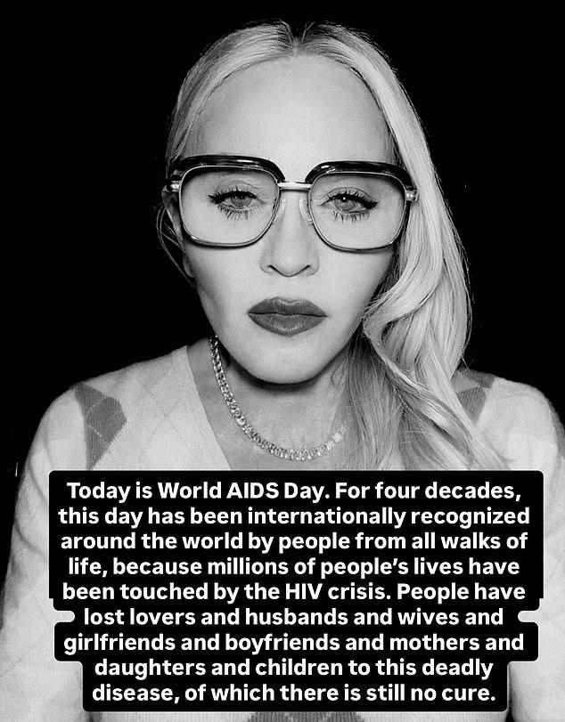 Мадонна обрушилась с гневной критикой на Дональда Трампа, решившего отменить официальное признание США Всемирного дня борьбы со СПИДом.