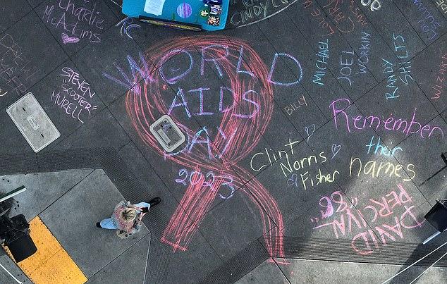 Певица обрушила гнев на Трампа из-за сообщений о запрете Госдепартамента публично отмечать этот день.