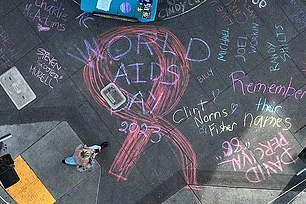 Мадонна резко осудила Дональда Трампа после его решения прекратить официальное признание Соединенными Штатами Всемирного дня борьбы со СПИДом — глобального дня памяти и осведомленности, который отмечается ежегодно с 1988 года