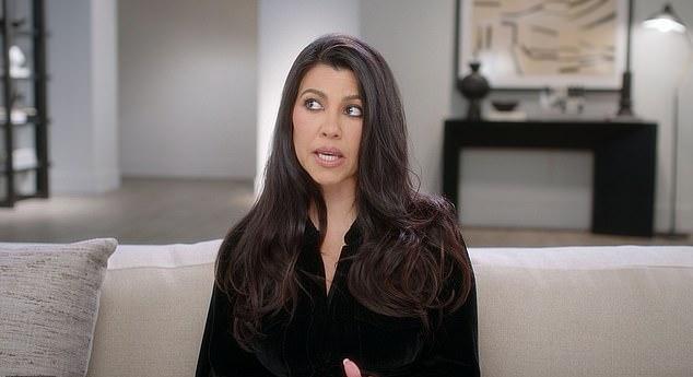 Она добавила, что до рождения Пенелопы, прочитав книгу о привязанности, ее подход был более осознанным.