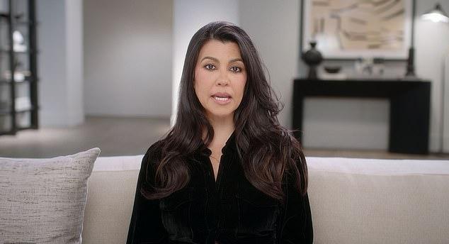 Кортни Кардашьян Баркер стала первой в клане Кардашьян-Дженнер, кто родил детей, когда у них со Скоттом Дисиком в 2009 году появился сын Мейсон