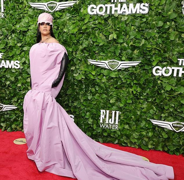 Рианна и Кристен Стюарт возглавили список худших нарядов на Gotham Film Awards