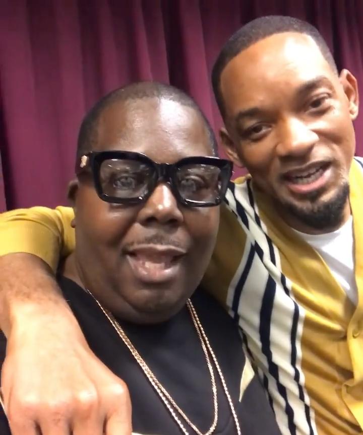 Уилл Смит приобнял своего давнего друга.