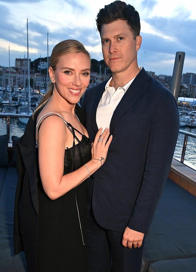 Скарлетт Йоханссон призналась: её неопытность в свиданиях сперва создала у Колина Йоста неверное представление о её интересе.