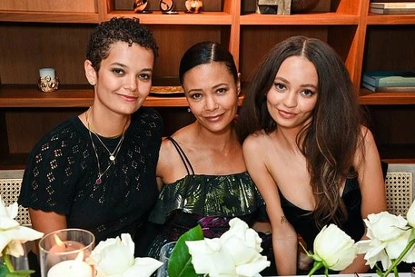 24-летняя дочь Тэнди Ньютон и режиссера Ола Паркера получила заветную роль в команде сценаристов многомиллионного перезапуска «Гарри Поттера» от HBO