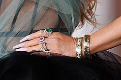 Гвен Стефани развеяла слухи о расставании с Блейком Шелтоном, продемонстрировав эффектный набор украшений во время своего последнего сольного выхода на красную дорожку