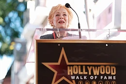 Холланд Тейлор в своей трогательной речи выразила восхищение своей партнершей, Сарой Полсон, которую назвала «яркой звездой», когда сама была удостоена именной звезды на Голливудской Аллее Славы