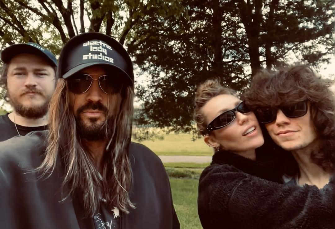 Майли Сайрус и Макс Морандо обручились после четырех лет отношений