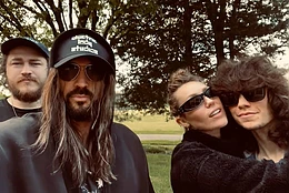 Майли Сайрус и Макс Морандо обручились после четырех лет отношений