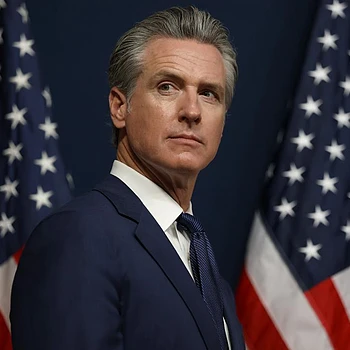 Холли Берри выступила с гневной речью против губернатора Гэвина Ньюсома, заявив, что он не ценит женщин и не должен быть следующим президентом