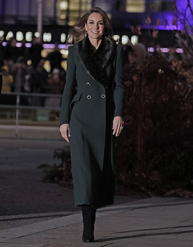 Принцесса Уэльская прибывает сегодня в Вестминстерское аббатство на рождественскую службу гимнов.