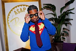 Не все супергерои носят плащи. Иногда они носят Chanel