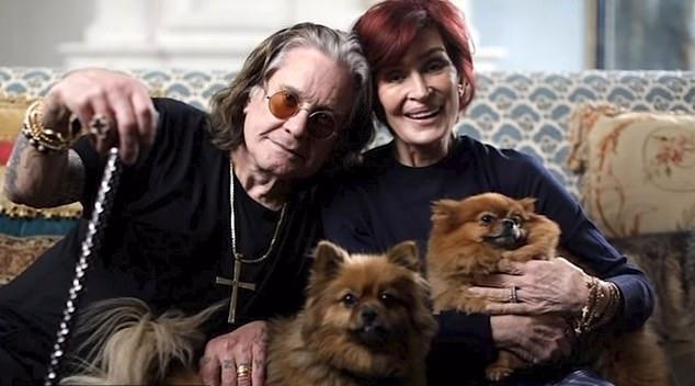 Легенда Black Sabbath Оззи умер 22 июля от сердечной недостаточности в Бакингемшире, всего через две недели после прощального концерта группы в Villa Park.