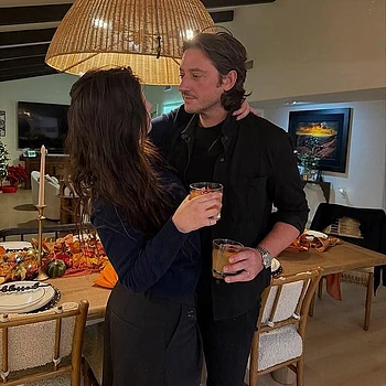 Белла Торн не спешит заводить семью, несмотря на помолвку