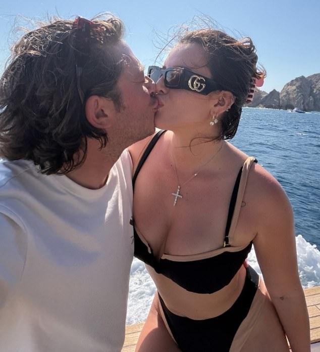 Влюблённые пылают страстью с августа 2022 года.