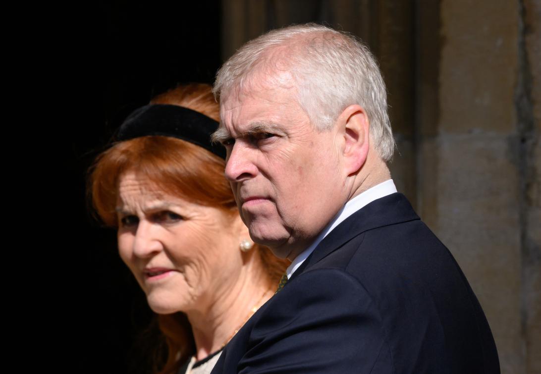 Сара Фергюсон, герцогиня Йоркская, и принц Эндрю, герцог Йоркский, посетили пасхальную утреннюю службу.