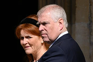 Принцессы Беатрис и Евгения отклонили приглашение Кейт Миддлтон на рождественскую службу из-за скандала с отцом