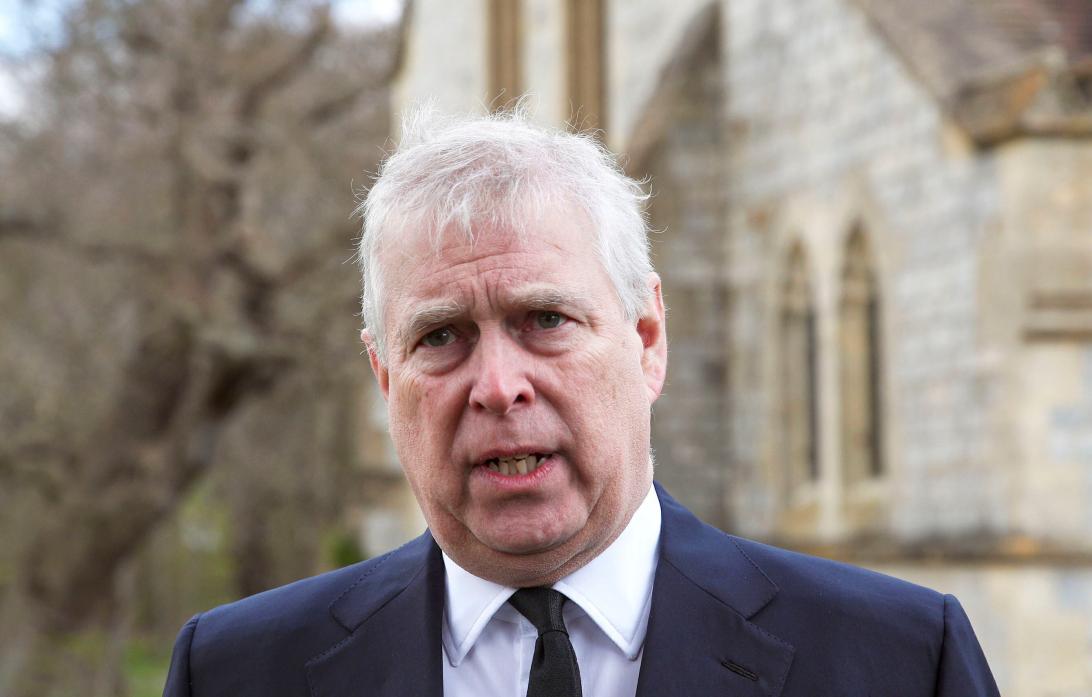 Принц Эндрю дает интервью на телевидении.