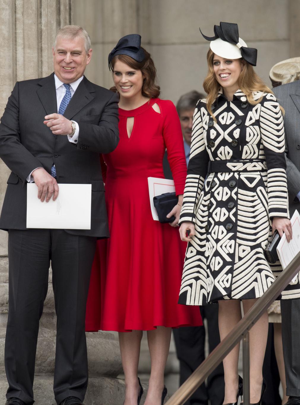 Принц Эндрю, принцессы Евгения и Беатрис посетили Национальную благодарственную службу.