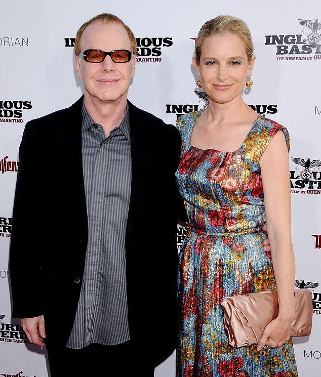 В 2003 она вышла замуж за композитора Дэнни Эльфмана, у них 20-летний сын Оливер. Пара замечена в Голливуде в 2009.