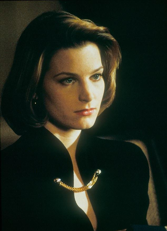 В 1990 году она сыграла журналистку в сиквеле Фрэнсиса Форда Копполы «Крёстный отец III».