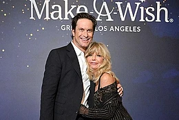 Голди Хоун и Оливер Хадсон тепло поприветствовали гостей ежегодного гала-вечера Make-A-Wish в Лос-Анджелесе