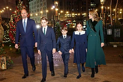 В этом году трое детей принцессы Кейт Миддлтон – принц Джордж, принцесса Шарлотта и принц Луи – привнесли свою индивидуальность в ежегодную рождественскую службу их матери