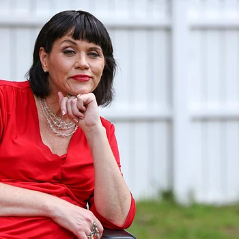 Сестра Меган Маркл, Саманта Маркл, раскритиковала актрису после заявлений о том, что та связалась с их отцом, Томасом Марклом, после экстренной ампутации его ноги