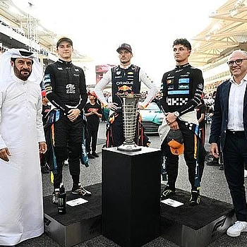 Ана де Армас и Эмили Ратаковски в числе стильных звезд, посетивших Объединенные Арабские Эмираты, где сезон Формулы-1 достиг своей захватывающей кульминации Гран-при Абу-Даби в воскресенье