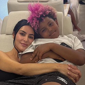 Ким Кардашьян, одетая как секретный агент, празднует день рождения сына в American Dream