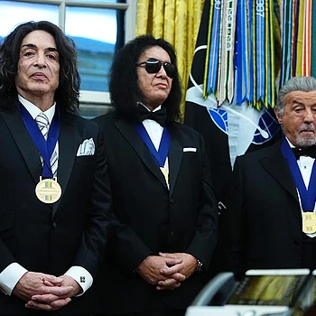 Фронтмен KISS Джин Симмонс назвал «плохие решения» причиной смерти его друга и товарища по группе Эйса Фрейли